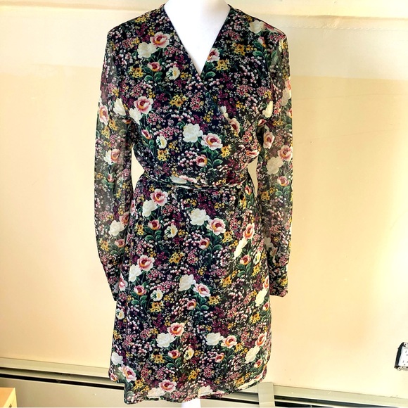 Lea & Viola Dresses & Skirts - Lea & Viola Black Floral Long Sleeve Wrap Mini Dress size Medium